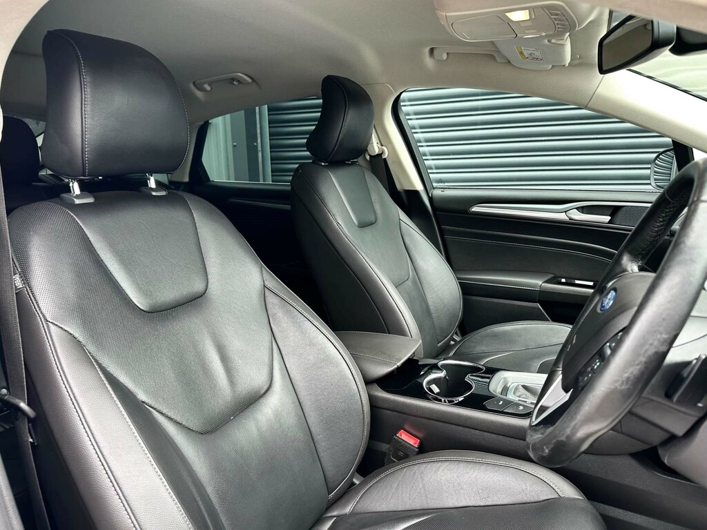 Ford Mondeo Hatchback Blue #25