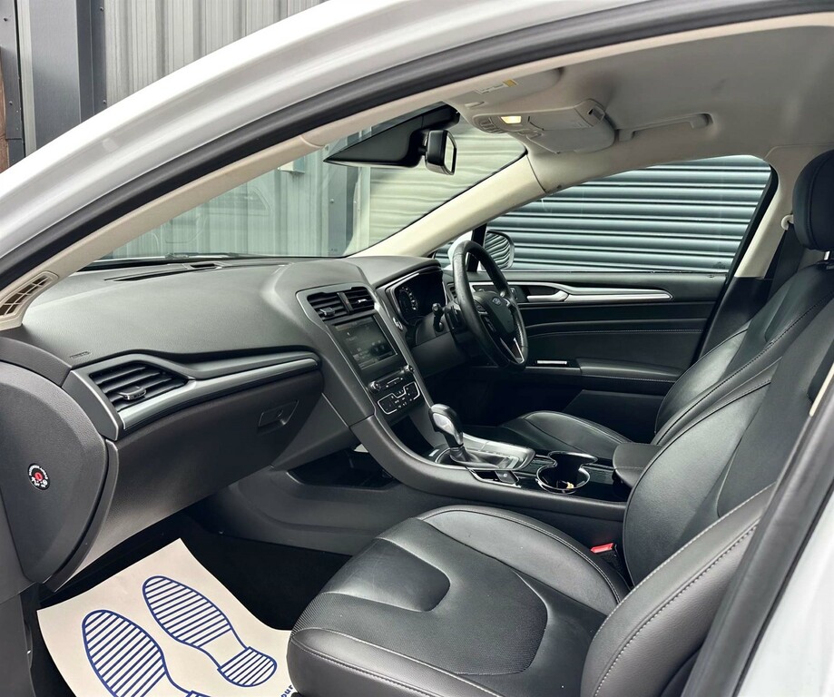 Ford Mondeo Hatchback Blue #37