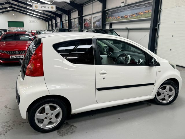 Peugeot 107 Hatchback White #16