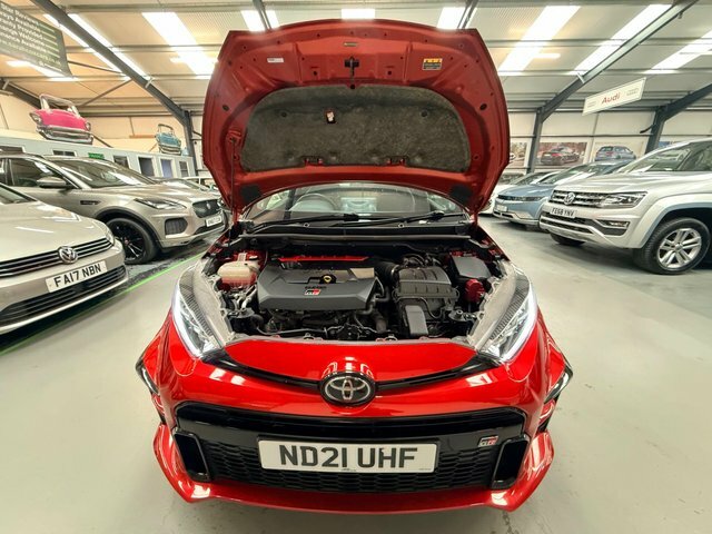 Toyota Yaris Hatchback White #36