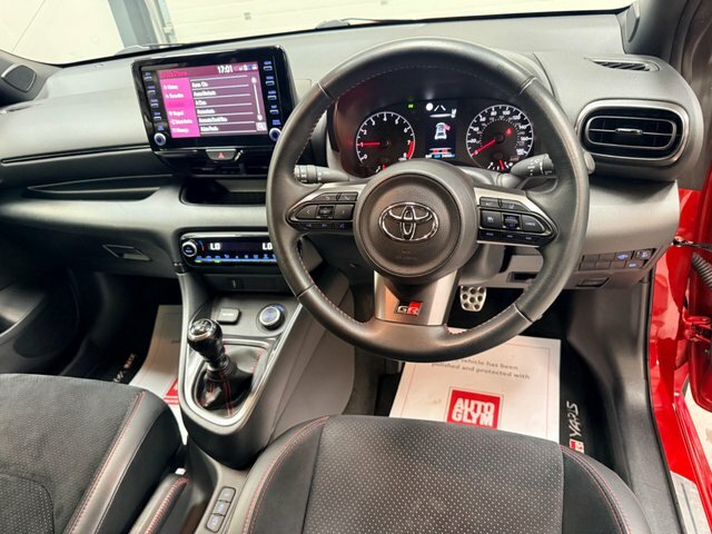 Toyota Yaris Hatchback White #9