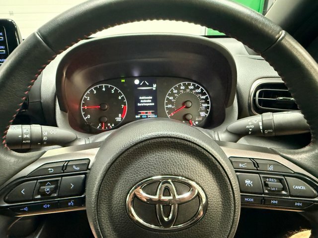 Toyota Yaris Hatchback White #18