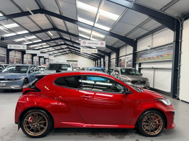 Toyota Yaris Hatchback White #13