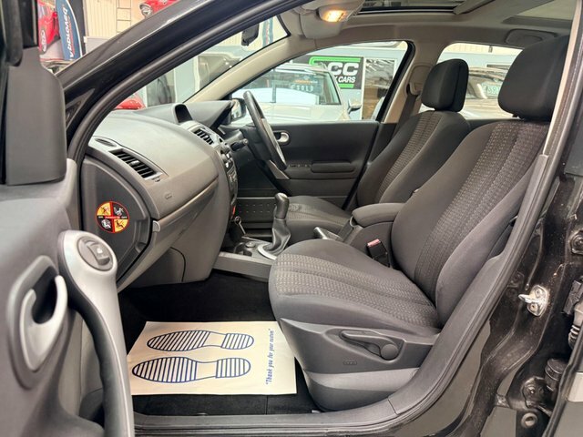 Renault Megane 1.6 Vvt Dynamique Black #3