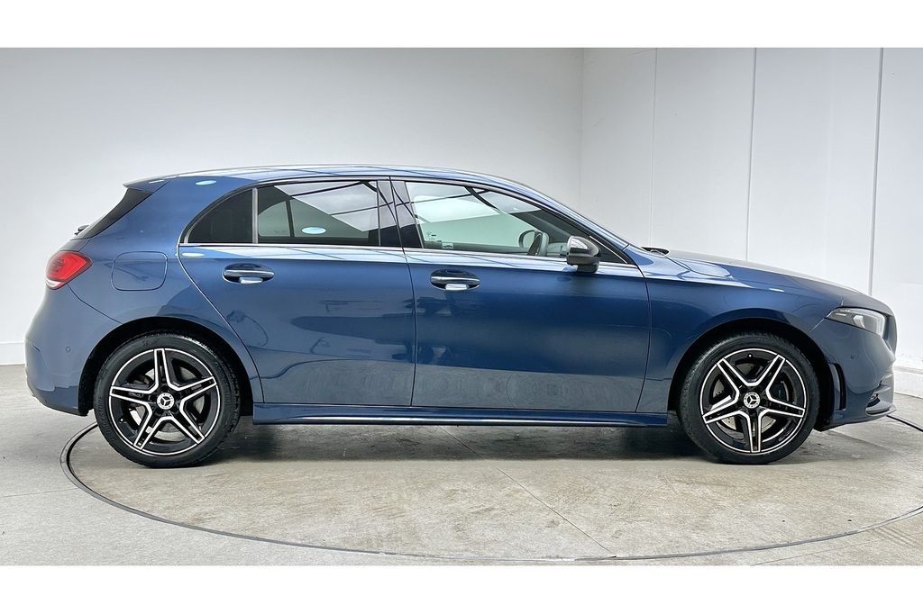 Mercedes-Benz A Class A250e Amg Line Blue #4