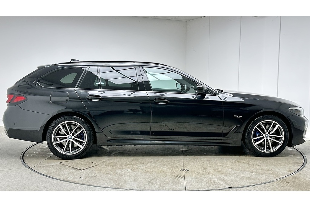 BMW 5 Series 530E M Sport Blue #4