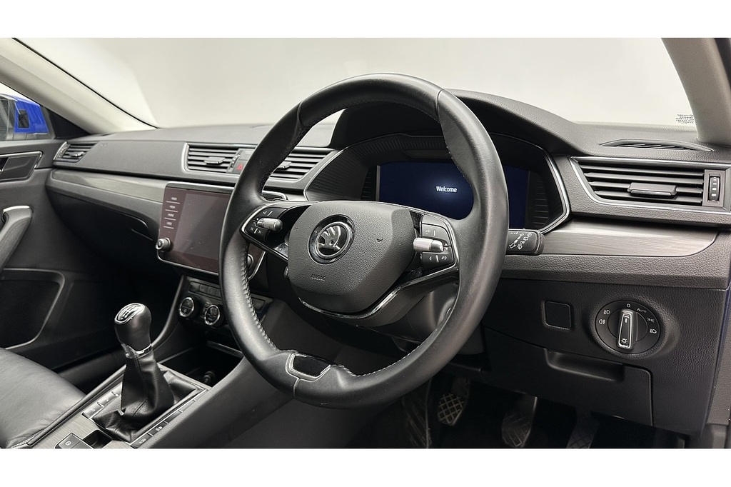Skoda Superb 2.0 Tdi Scr 150Ps Se Technology Dsg Hatch White #26