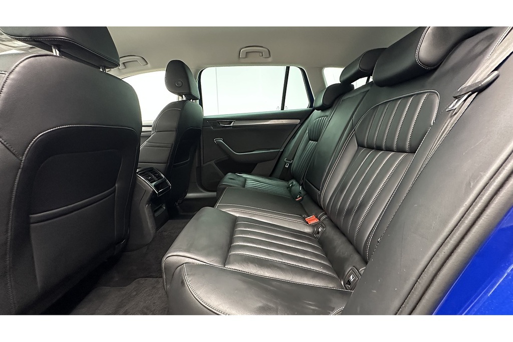 Skoda Superb 2.0 Tdi Scr 150Ps Se Technology Dsg Hatch White #19