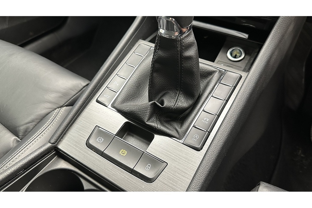 Skoda Superb 2.0 Tdi Scr 150Ps Se Technology Dsg Hatch White #42