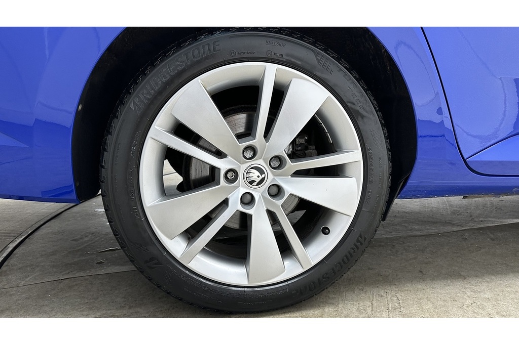 Skoda Superb 2.0 Tdi Scr 150Ps Se Technology Dsg Hatch White #14