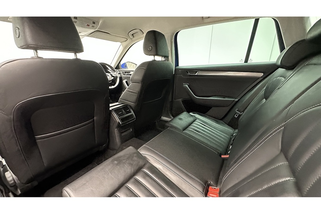 Skoda Superb 2.0 Tdi Scr 150Ps Se Technology Dsg Hatch White #20