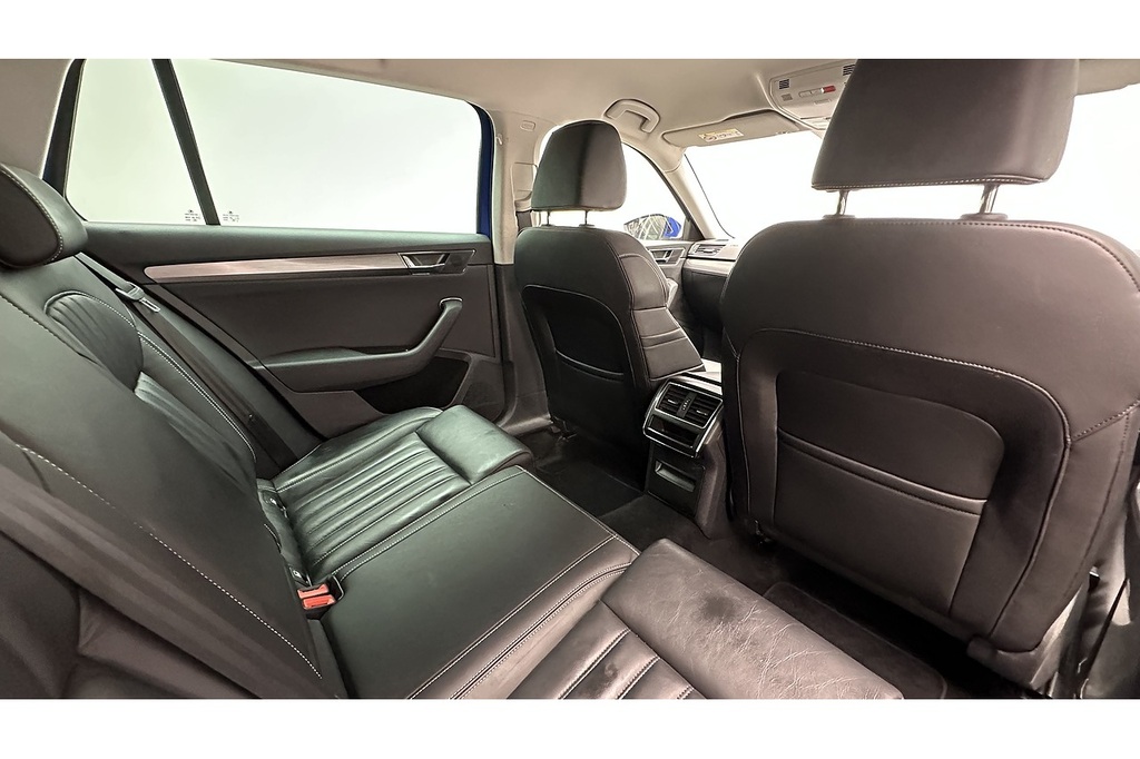Skoda Superb 2.0 Tdi Scr 150Ps Se Technology Dsg Hatch White #22