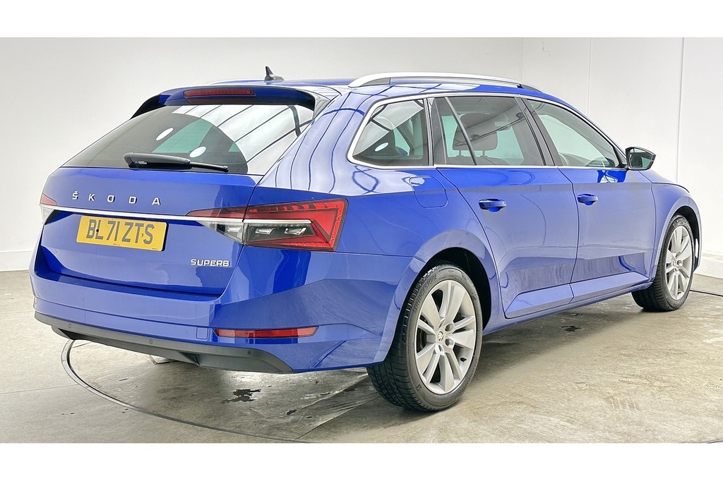 Skoda Superb 2.0 Tdi Scr 150Ps Se Technology Dsg Hatch White #8