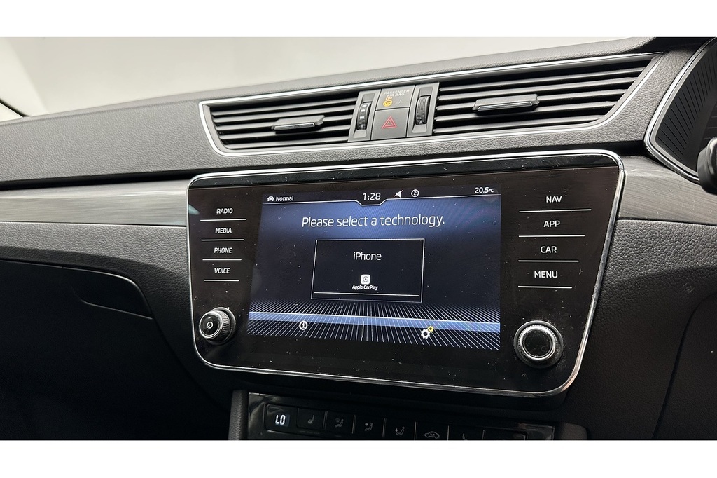 Skoda Superb 2.0 Tdi Scr 150Ps Se Technology Dsg Hatch White #36