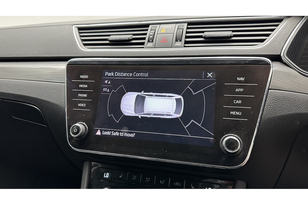 Skoda Superb 2.0 Tdi Scr 150Ps Se Technology Dsg Hatch White #38