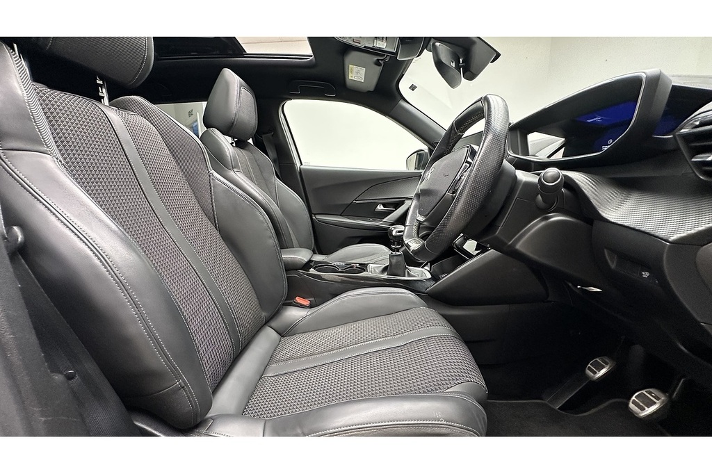 Peugeot 2008 1.2 Puretech Active Premium Black #27