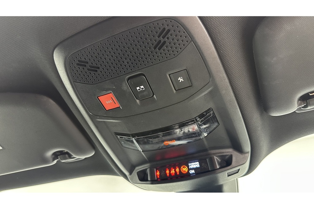 Peugeot 2008 1.2 Puretech Active Premium Black #47