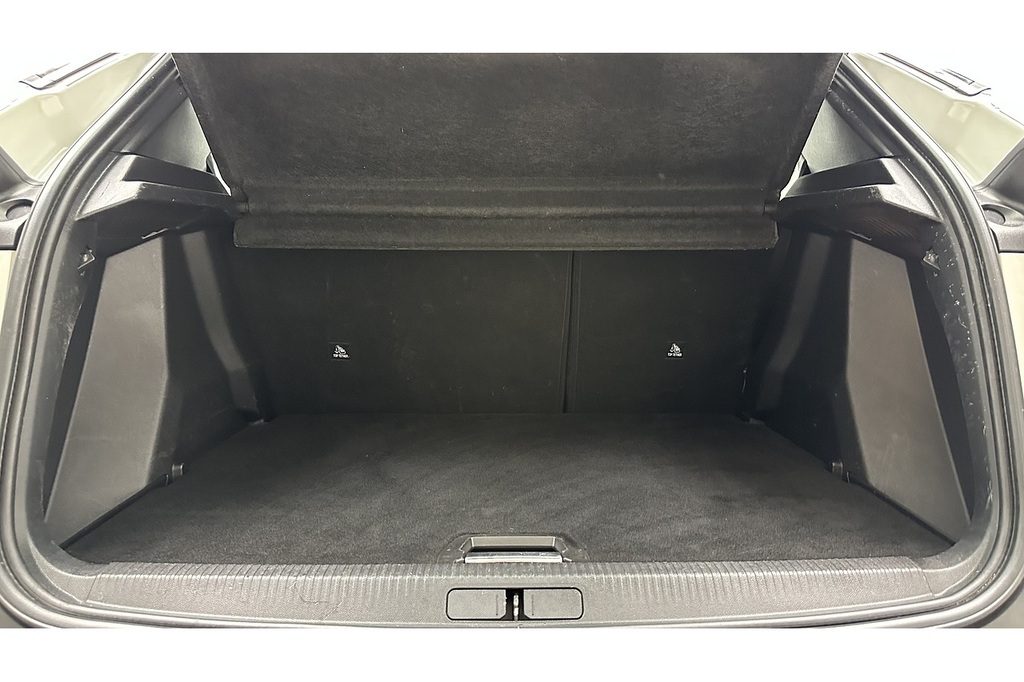Peugeot 2008 1.2 Puretech Active Premium Black #48