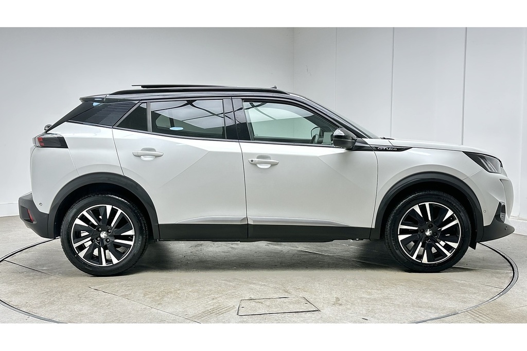 Peugeot 2008 Puretech Gt Line White #4