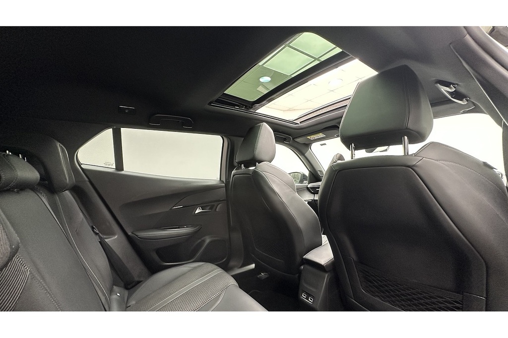 Peugeot 2008 1.2 Puretech Active Premium Black #26