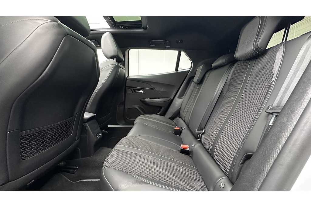 Peugeot 2008 1.2 Puretech Active Premium Black #21