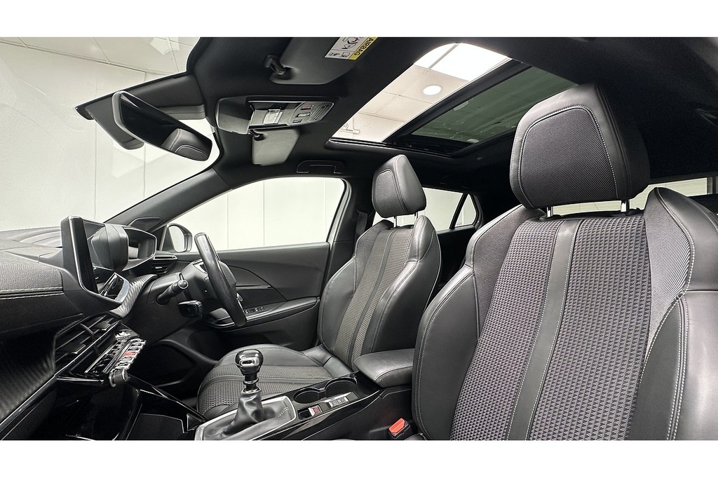 Peugeot 2008 1.2 Puretech Active Premium Black #20