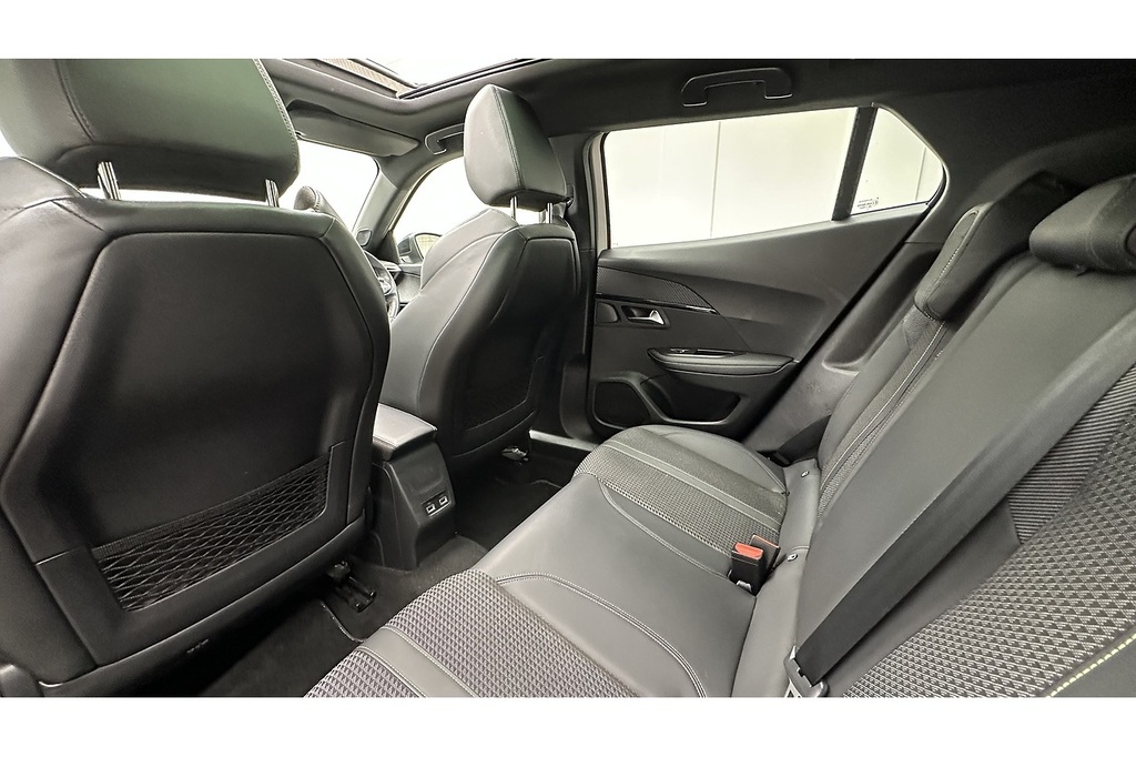 Peugeot 2008 1.2 Puretech Active Premium Black #22
