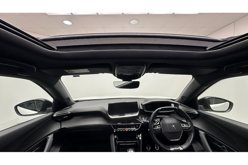 Peugeot 2008 Puretech Gt Line White #2