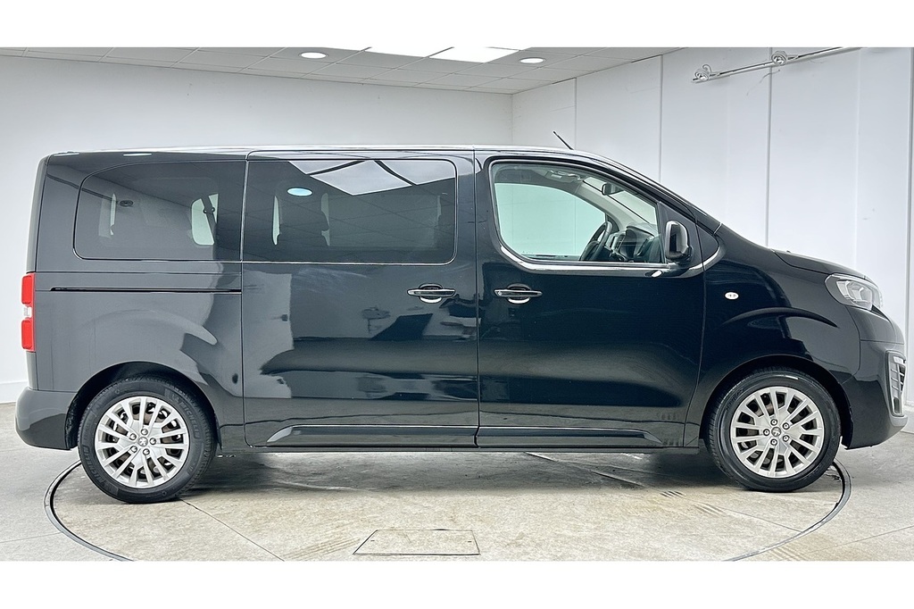 Peugeot e-Traveller Active Black #4