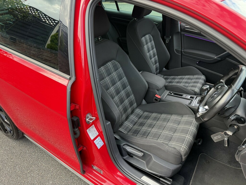 Volkswagen Golf 2.0 Tdi Bluemotion Tech Gtd Red #2