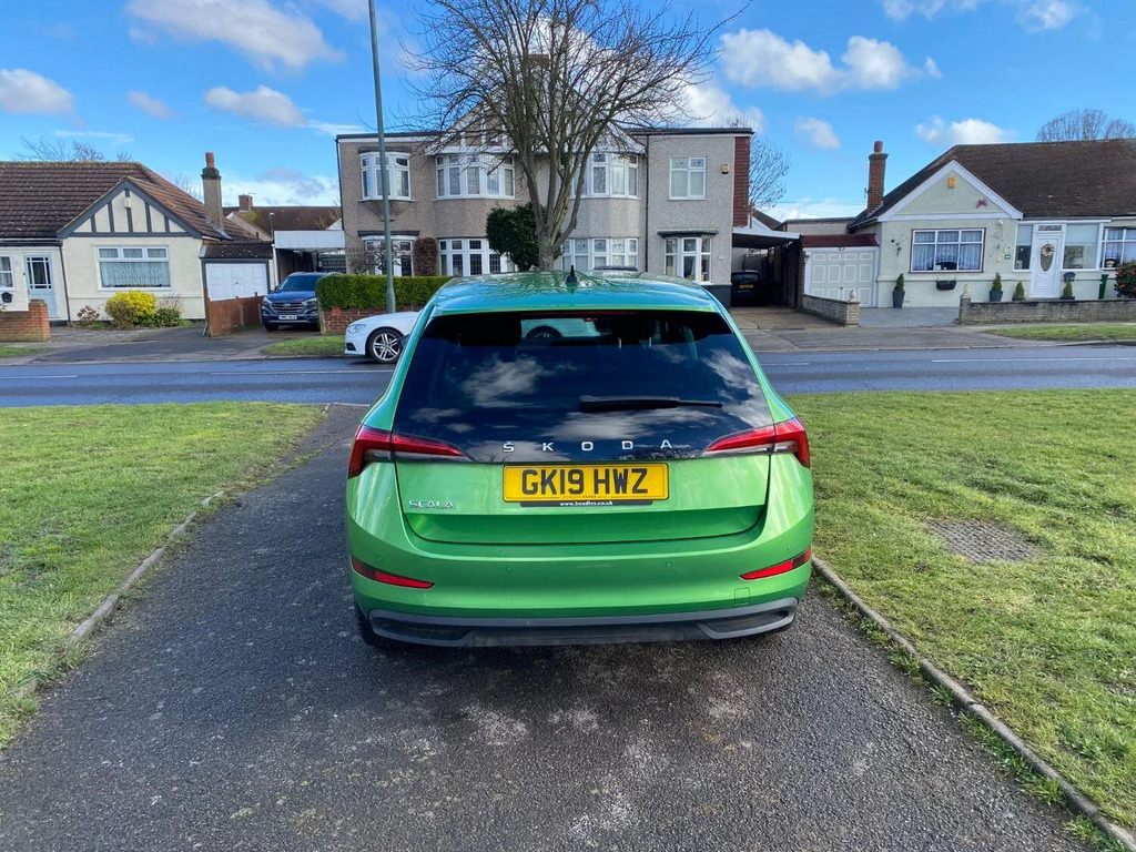 Skoda Scala Hatchback 1.5 Tsi Se 2019 Green #5