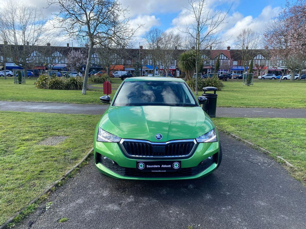Skoda Scala Hatchback 1.5 Tsi Se 2019 Green #2