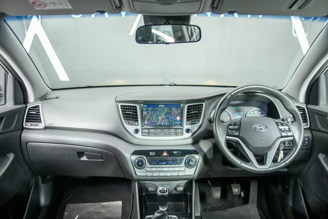 Hyundai Tucson 2015 1.7 Crdi Blue Drive Se Nav Suv Man Beige #2