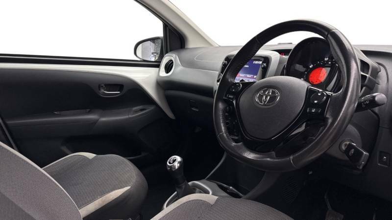 Toyota Aygo 1.0 Vvt-i X-play Tss White #5
