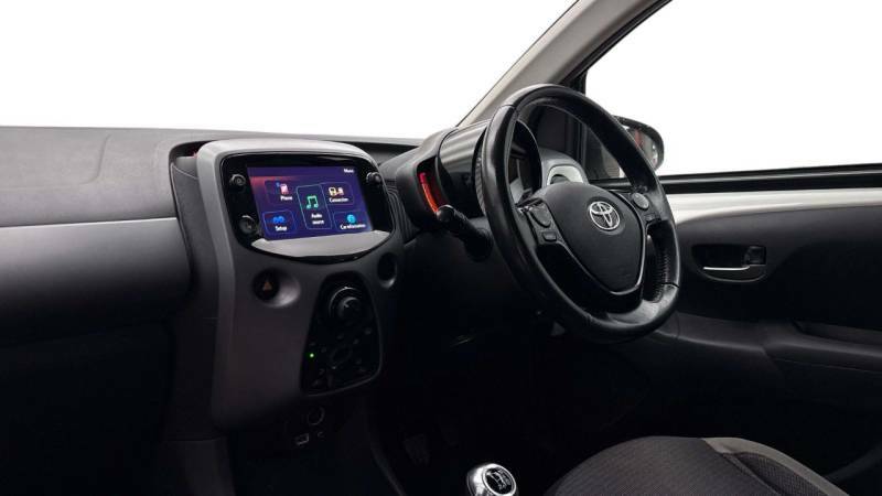 Toyota Aygo 1.0 Vvt-i X-play Tss X-shift Red #7