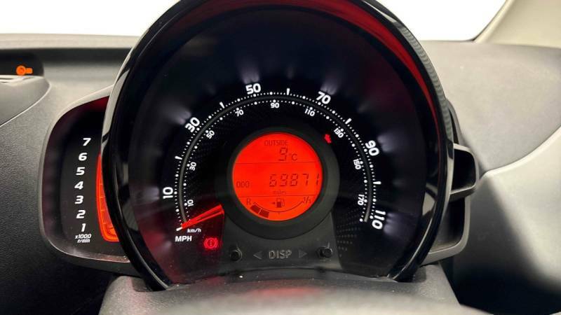 Toyota Aygo 1.0 Vvt-i X-play Tss X-shift Red #9