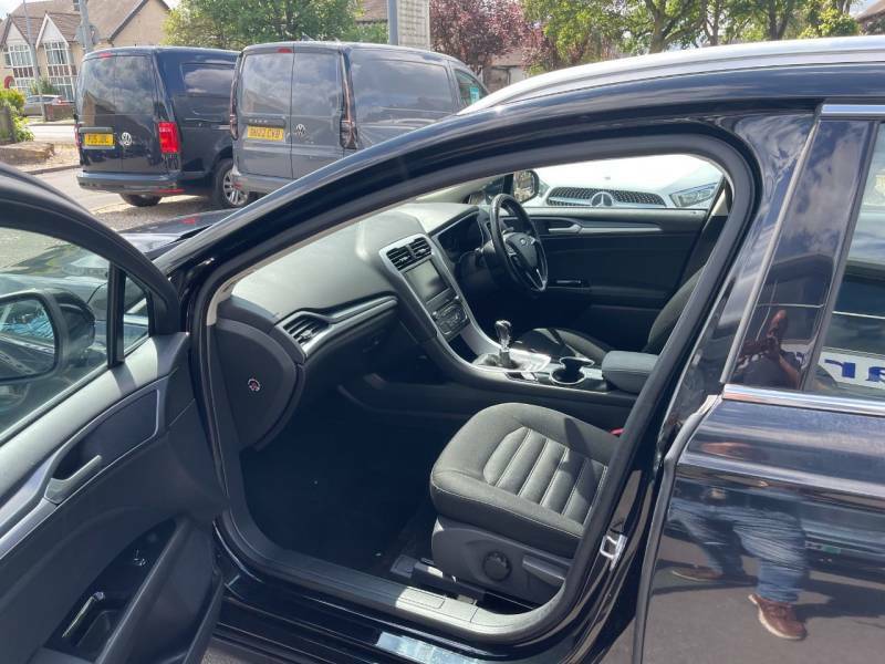 Ford Mondeo Zetec White #7