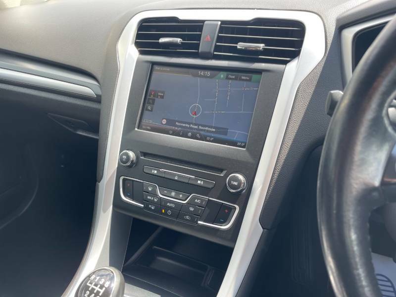 Ford Mondeo Zetec White #11