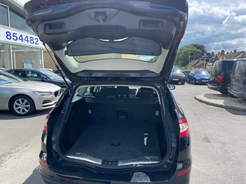 Ford Mondeo Zetec White #10