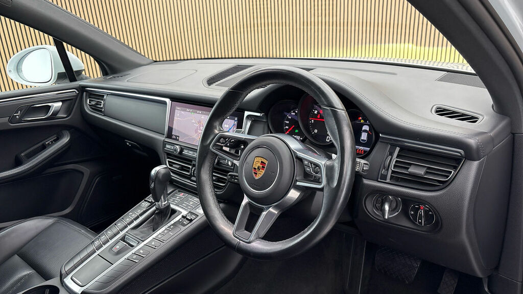 Porsche Macan 2.0T Suv Pdk 4Wd Euro 6 Ss 245 Ps Y888EMB White #5
