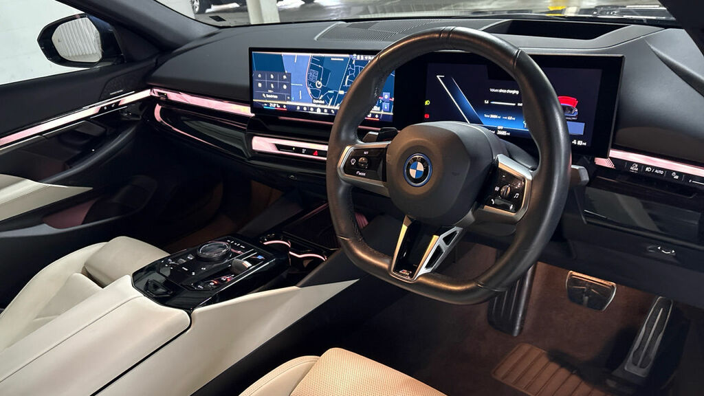 BMW i5 40 83.9Kwh M Sport Saloon Edrive FG24BVO Black #5