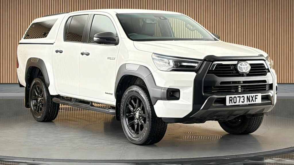 Toyota HILUX 2.8 D-4d Invincible X Pickup Double Cab White