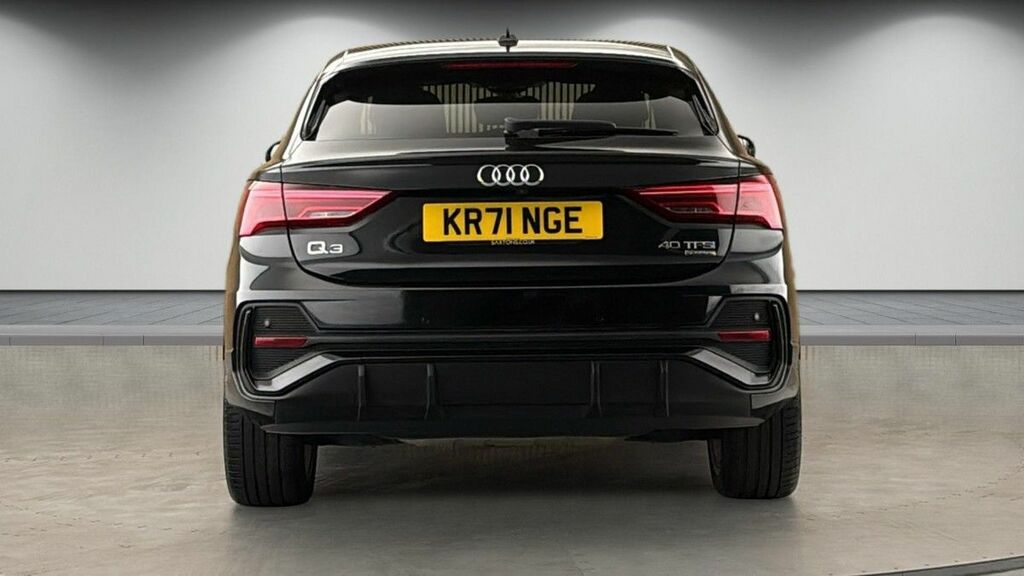 Audi Q3 2.0 Tfsi 40 Black Edition Sportback S T KR71NGE Black #4