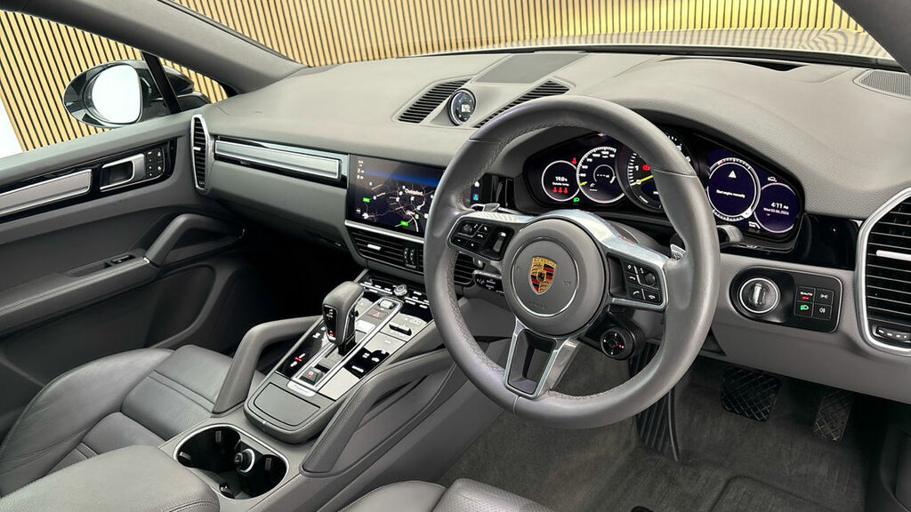 Porsche Cayenne 3.0 V6 E-hybrid 17.9Kwh Platinum Edition Coupe ST72UMO Grey #5