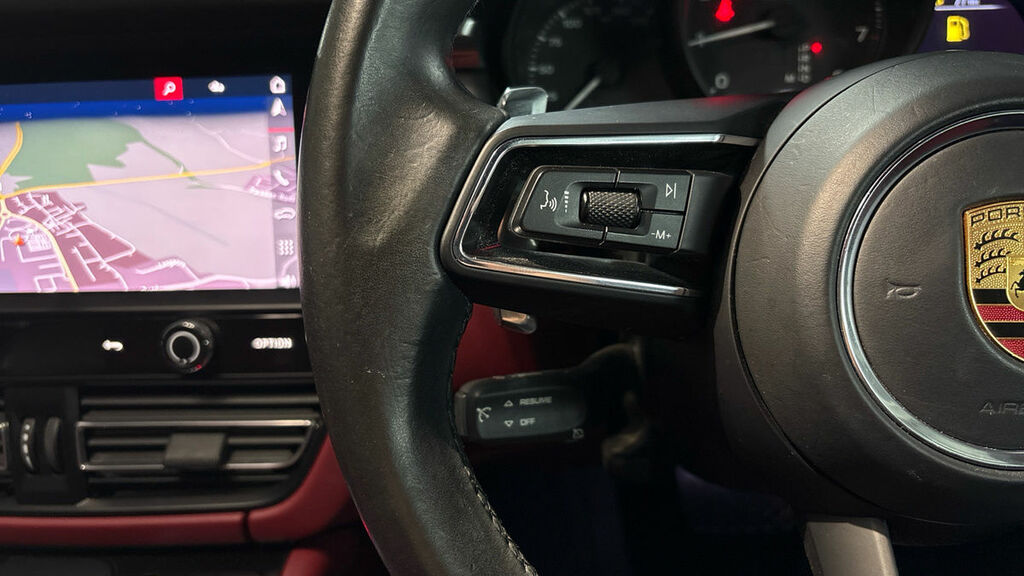 Porsche Macan Petrol Black #13