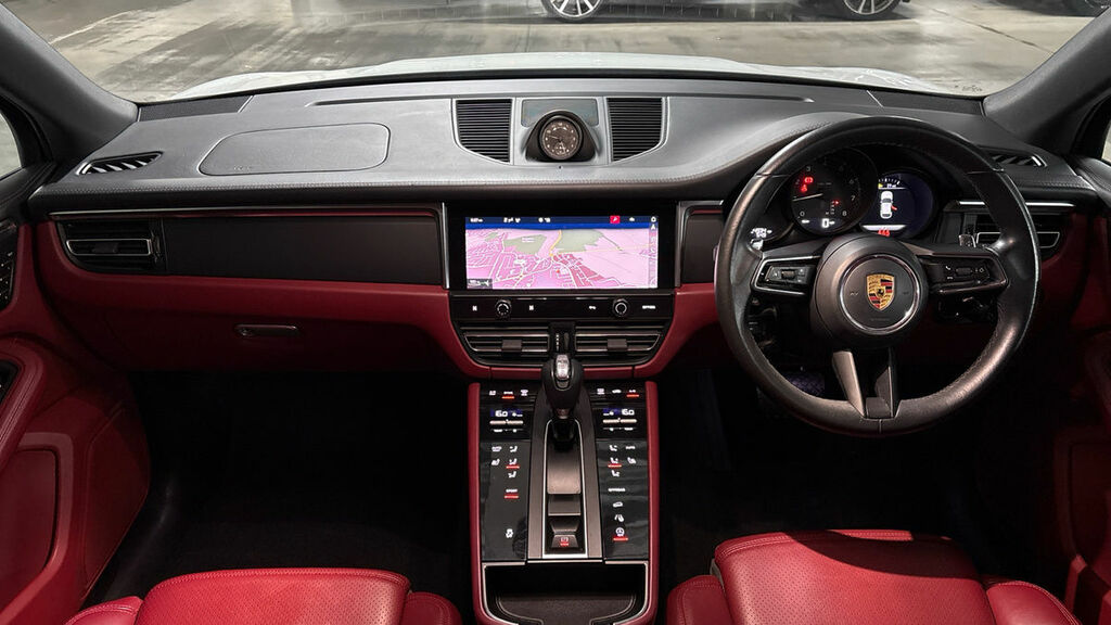 Porsche Macan Petrol Black #12