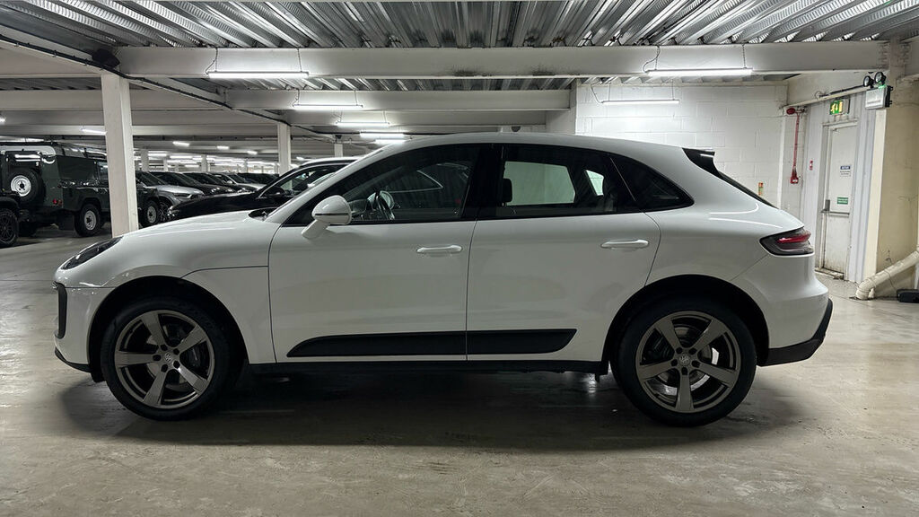 Porsche Macan Petrol Black #15