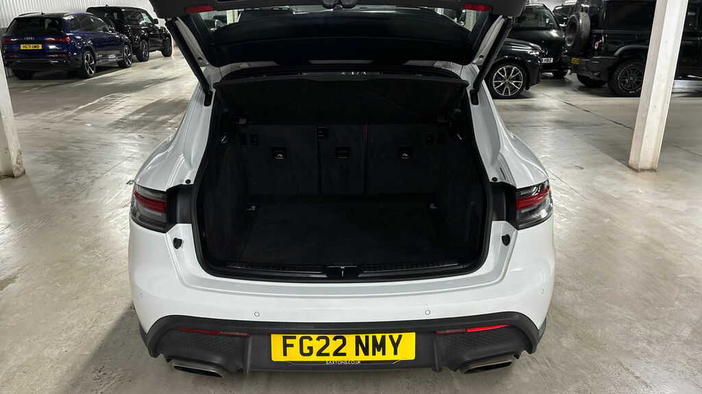Porsche Macan Petrol Black #11