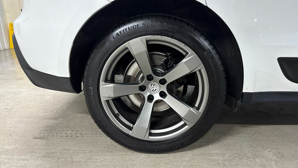 Porsche Macan Petrol Black #10
