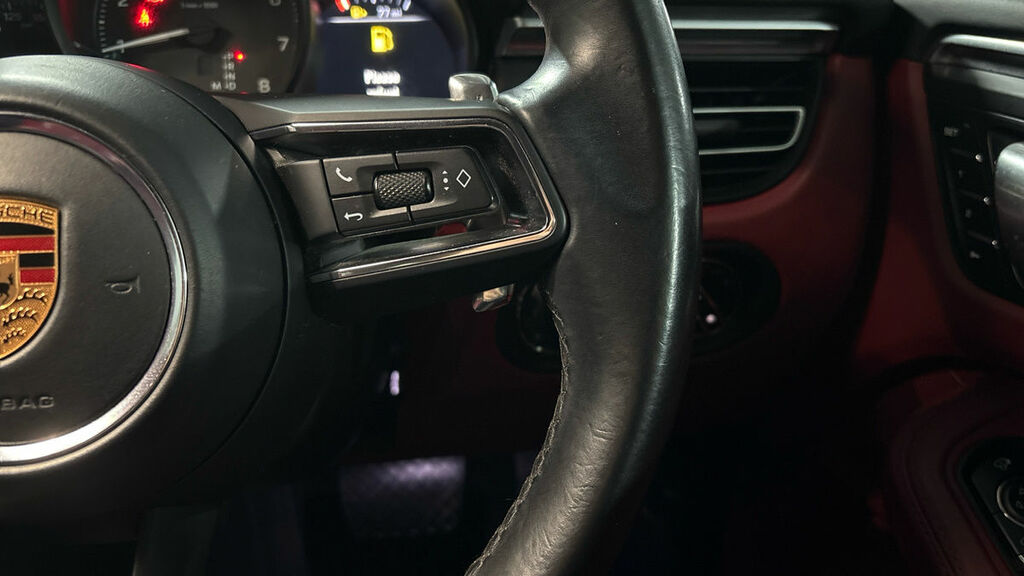 Porsche Macan Petrol Black #14